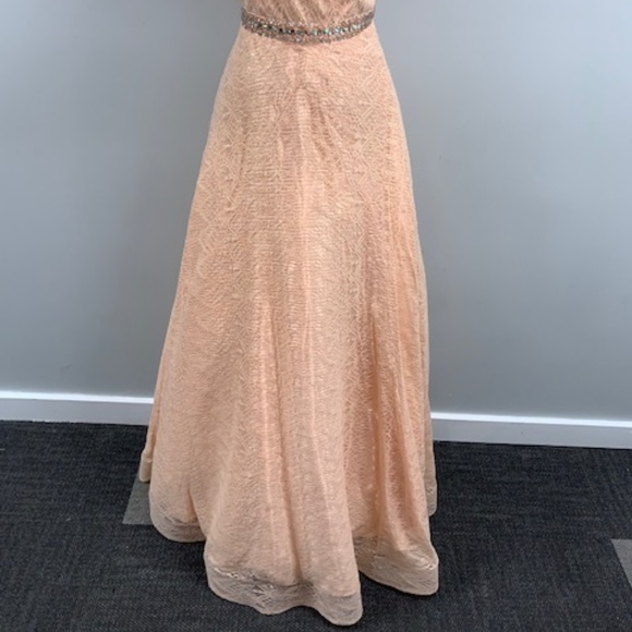 Dress - Picture 4 of 7